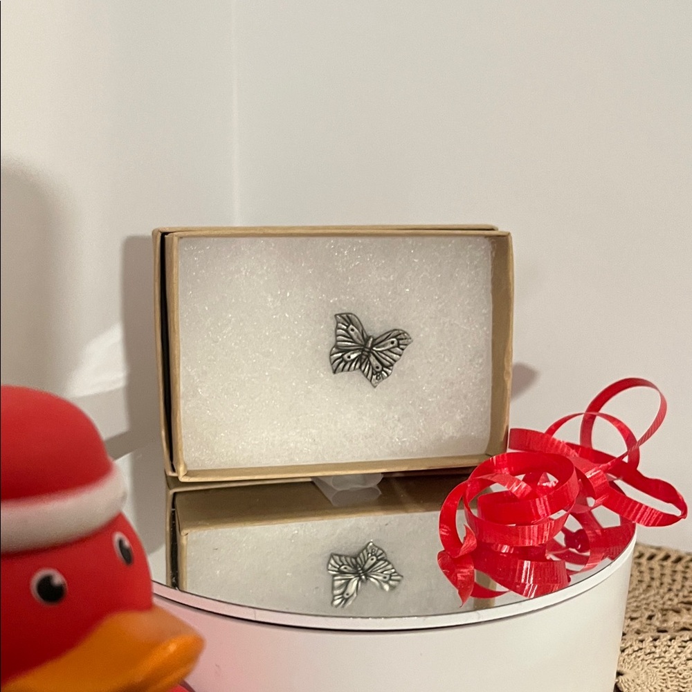 Intricate Silver Butterfly Brooch - Picture 3 of 8